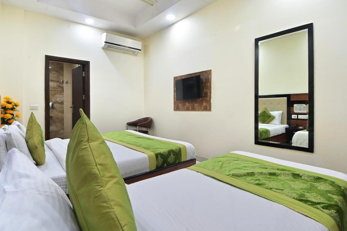Hotel Emporio View - New Delhi Railway Station - Paharganj ภายนอก รูปภาพ