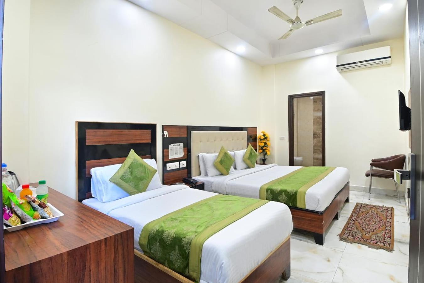Hotel Emporio View - New Delhi Railway Station - Paharganj ภายนอก รูปภาพ