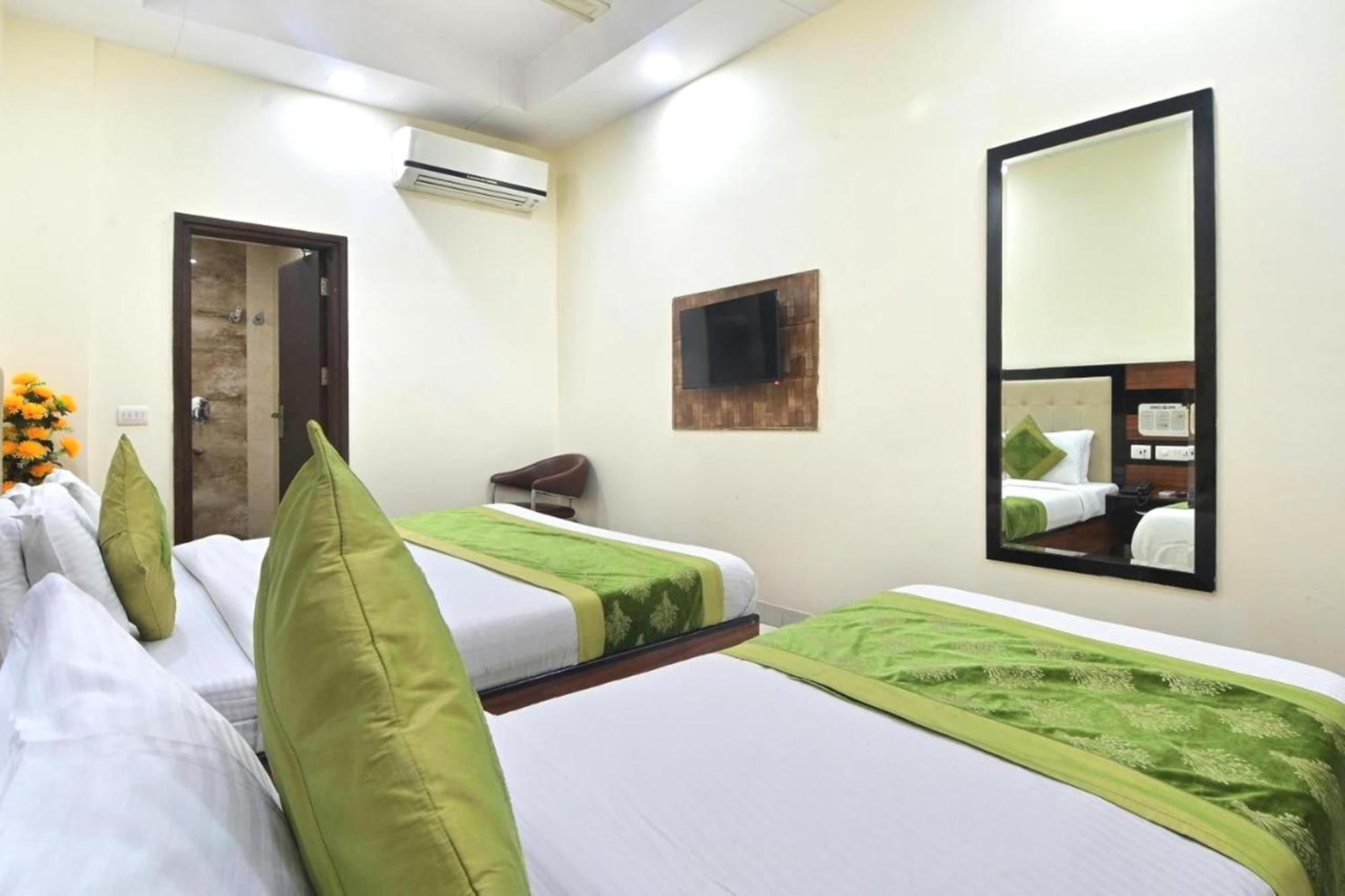 Hotel Emporio View - New Delhi Railway Station - Paharganj ภายนอก รูปภาพ